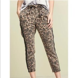 Pam and gela leopard jogger